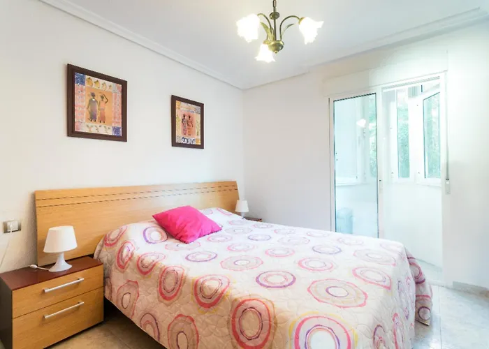 Beachside With Beautiful Sea Views *